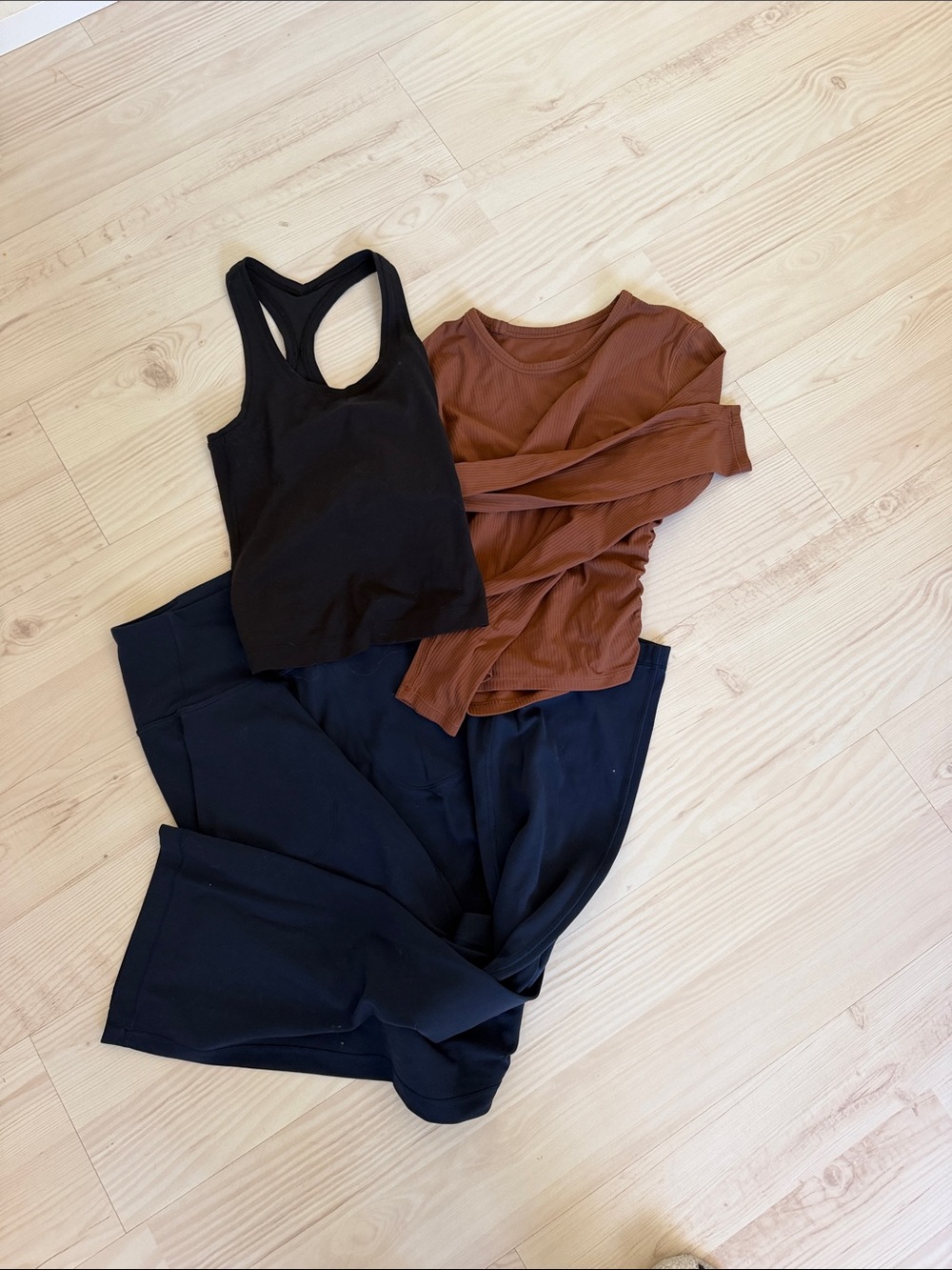 Bundle Lululemon tank, shirt & wide leg groove leggings with pockets